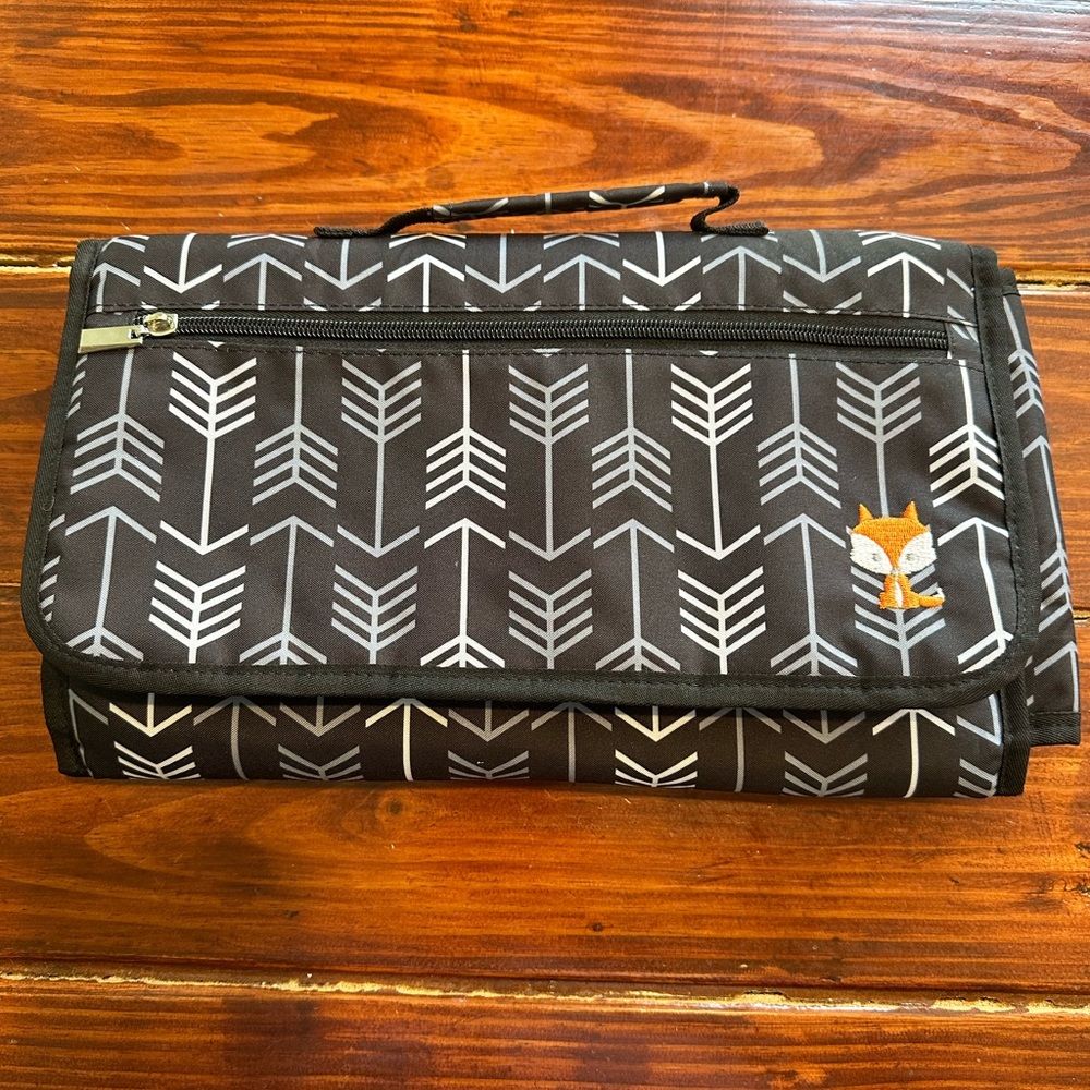 Black Arrow Pattern Changing Pad with Fox Accent